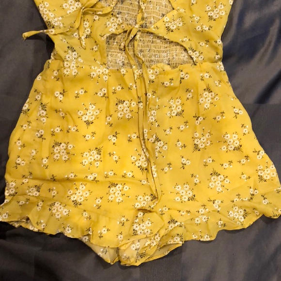 Yellow floral romper - Picture 5 of 8